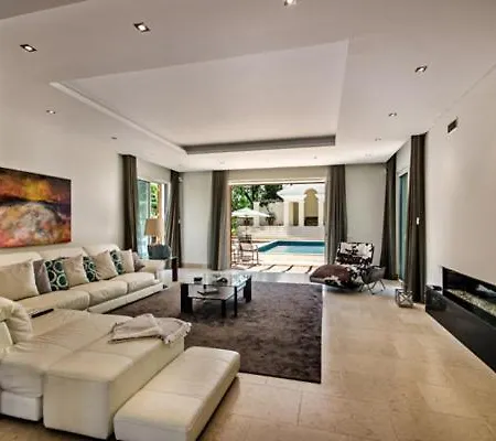 Sleeps 8 Pool Air Con Wifi *