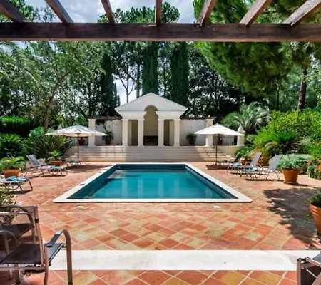 Sleeps 8 Pool Air Con Wifi